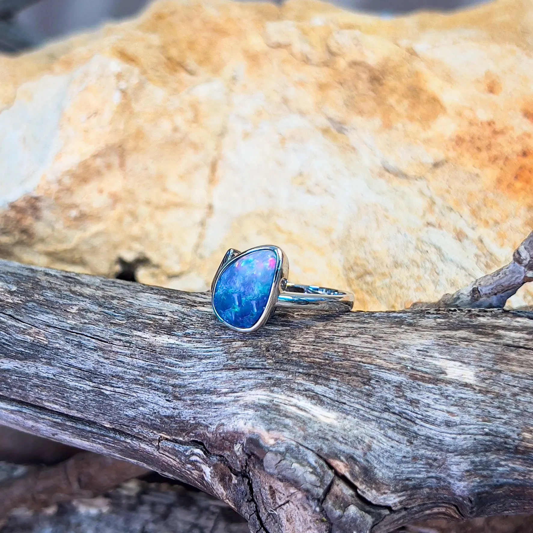 14kt White Gold split shank Triangular shape Opal doublet 2.5ct ring