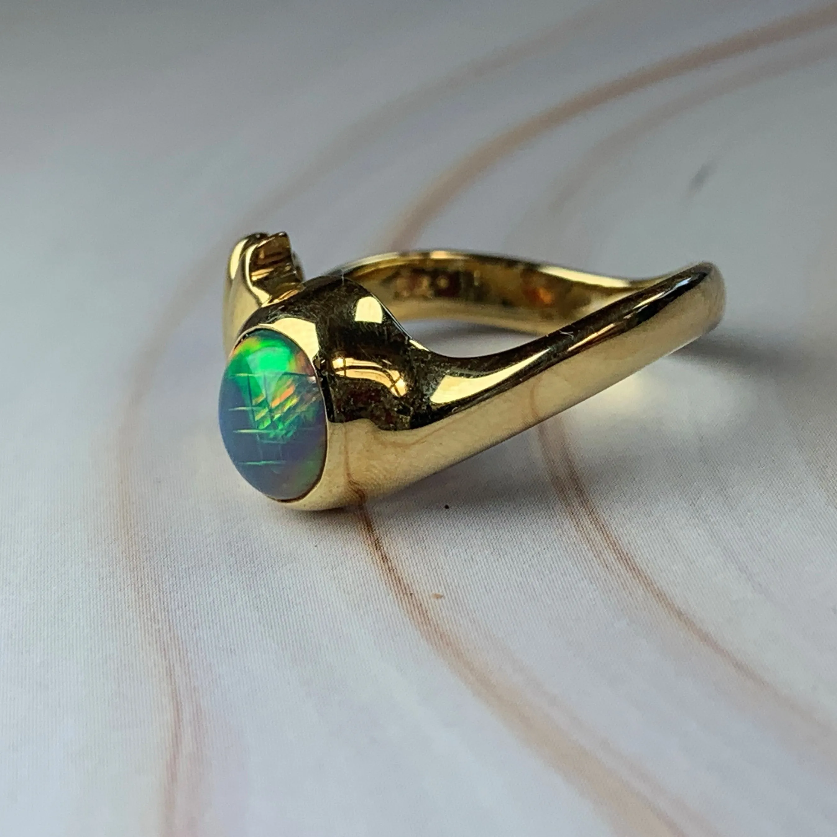 18kt Opera House design ring with Black Opal 0.9ct