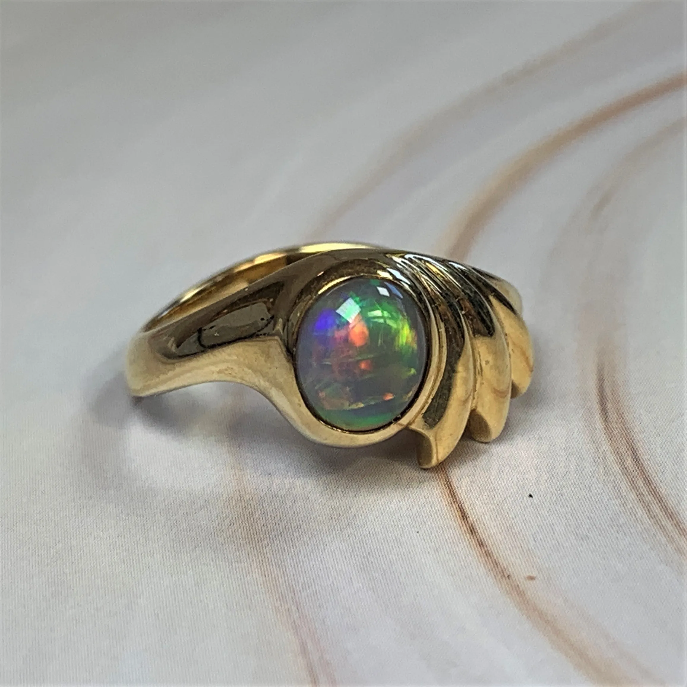 18kt Opera House design ring with Black Opal 0.9ct