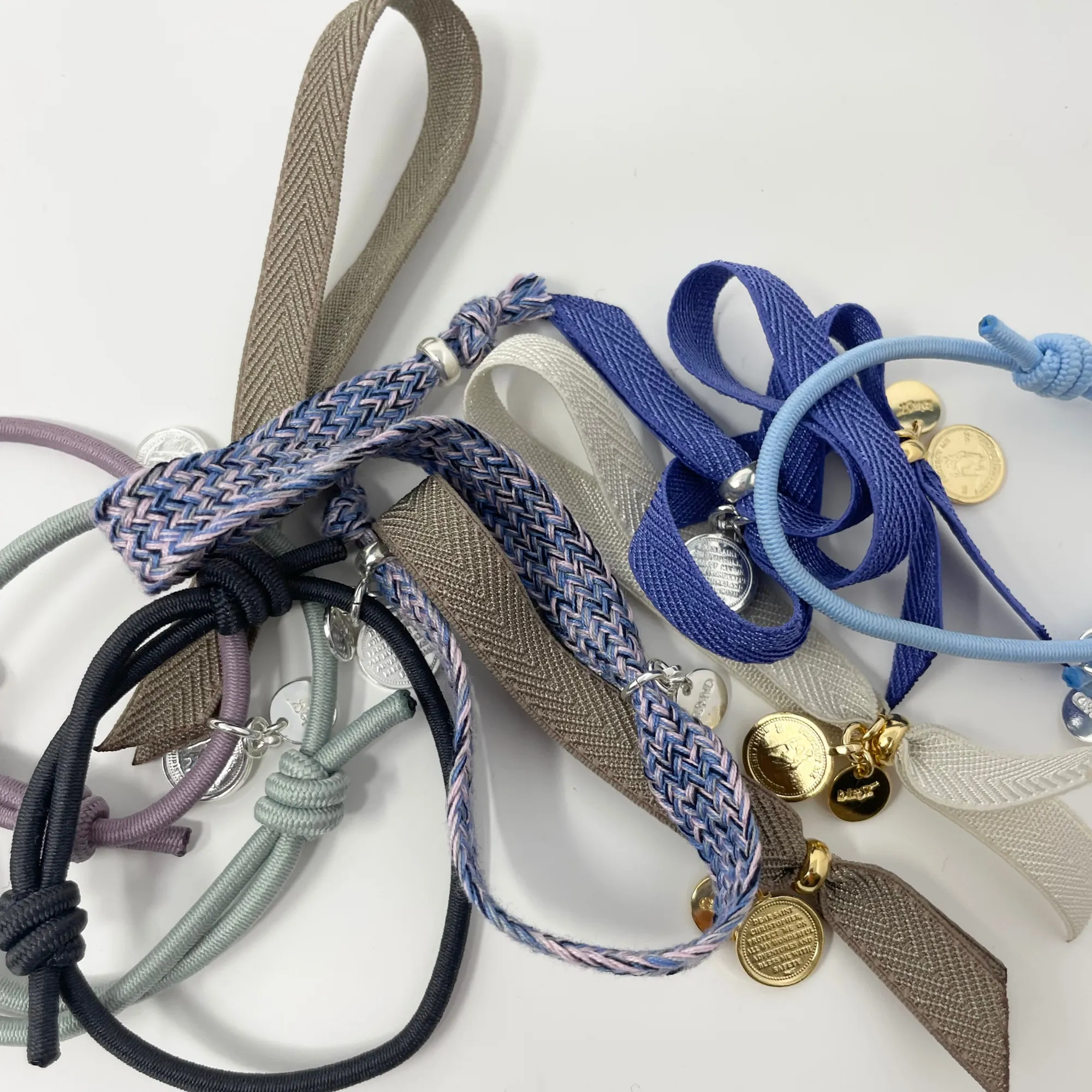 KNOT BRACELET VANILLA SKY BLUE