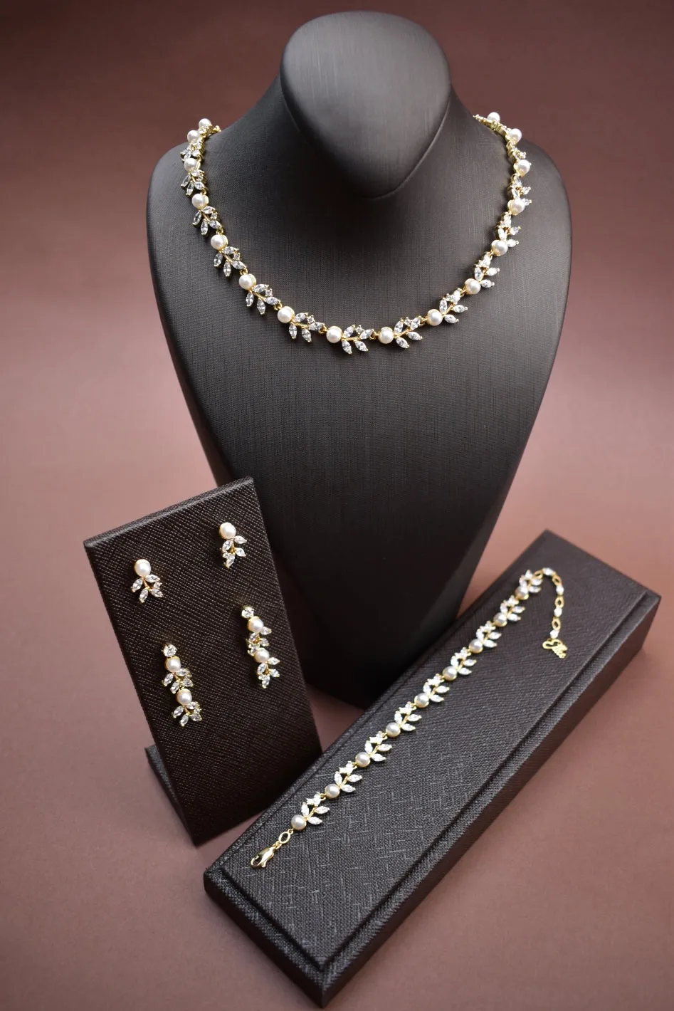 LEEN Simulated Diamond and Pearl Jewelry Set