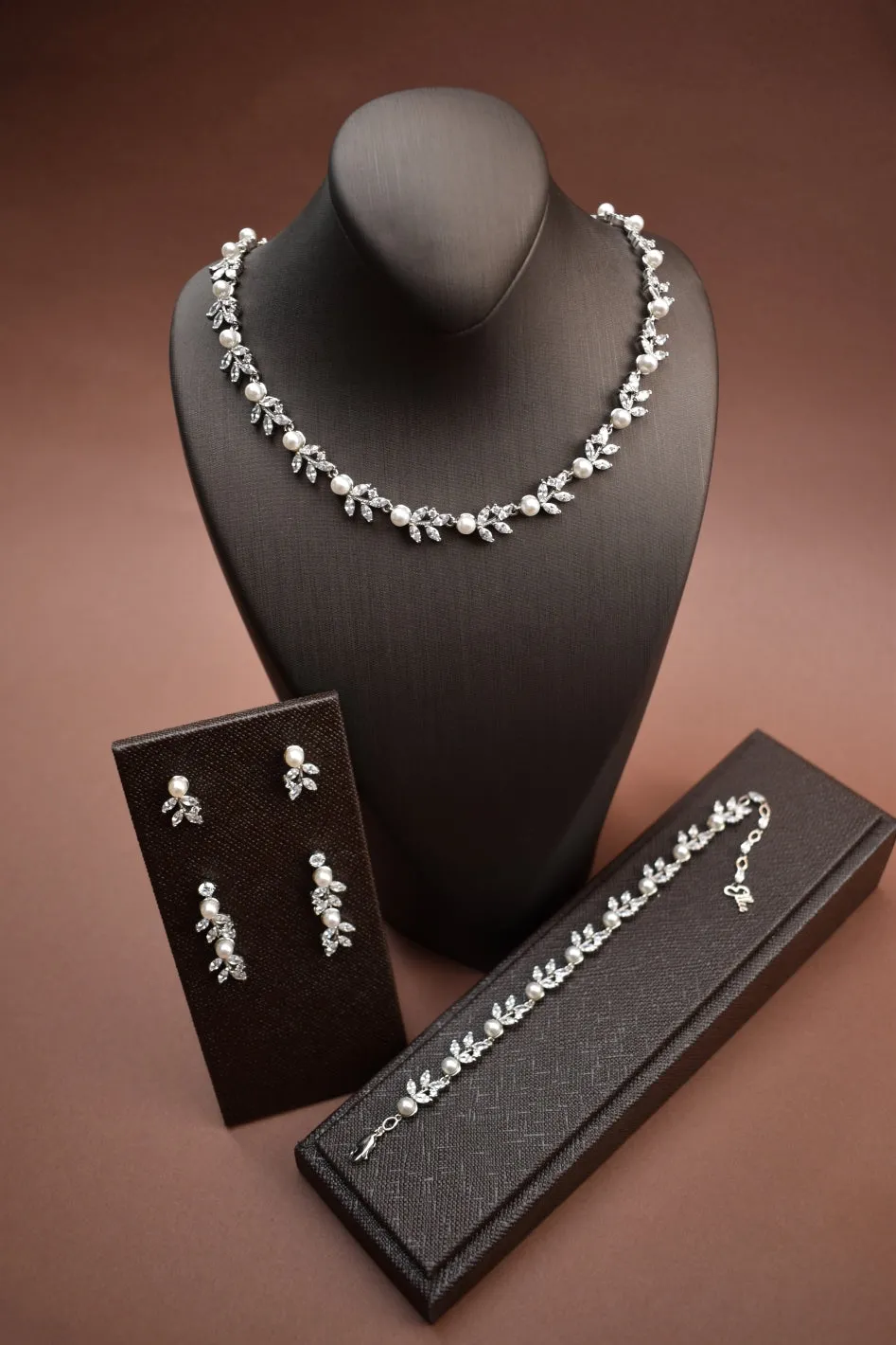 LEEN Simulated Diamond and Pearl Jewelry Set