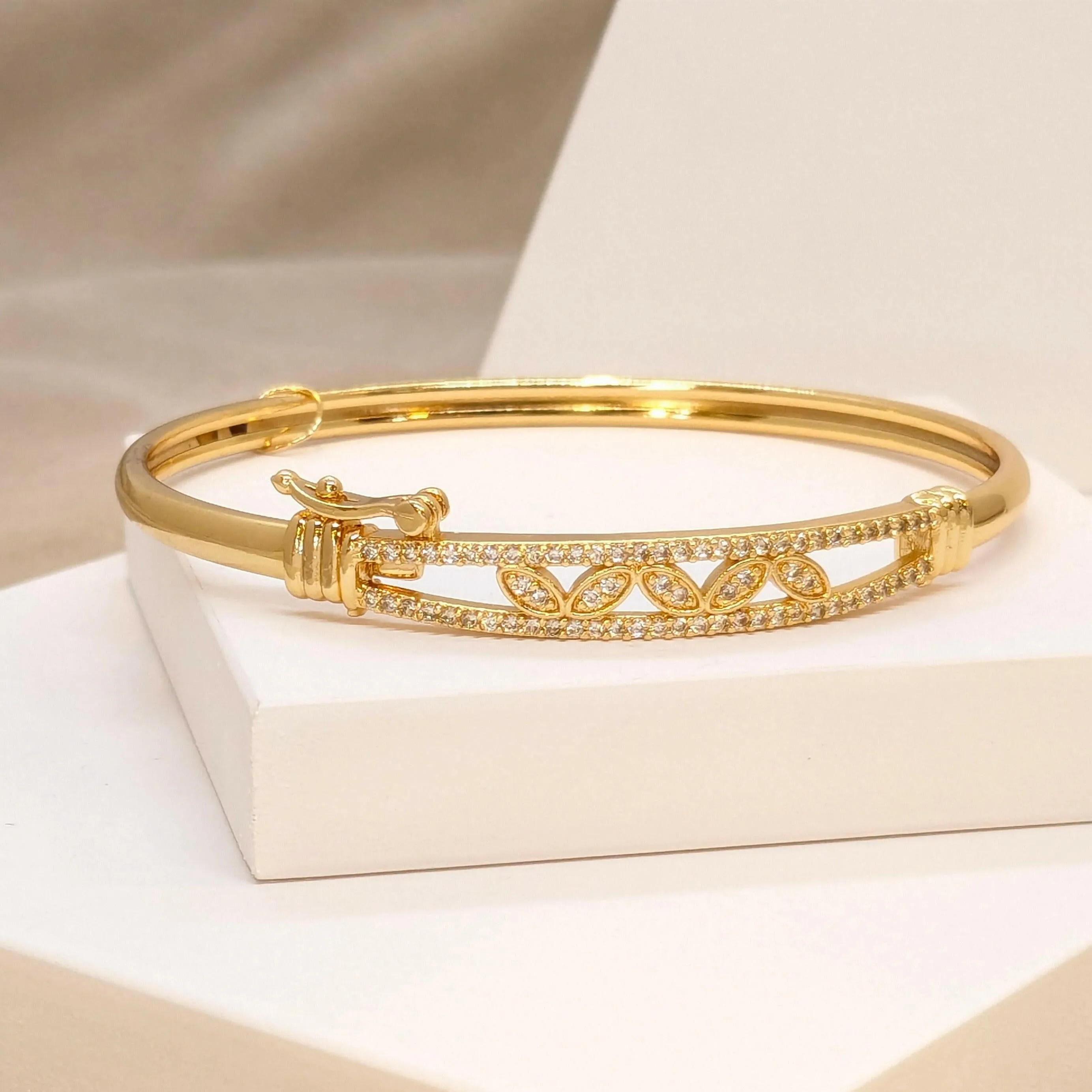 Minimalistic Zirconia Studded 18K Gold Plated Bracelet