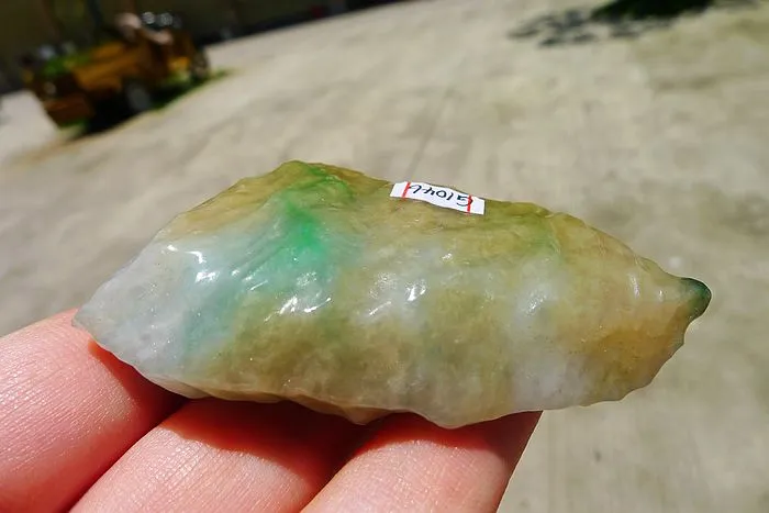Natural Jade Rough Jadeite Raw (74g,6.4X4.6X1.6cm)