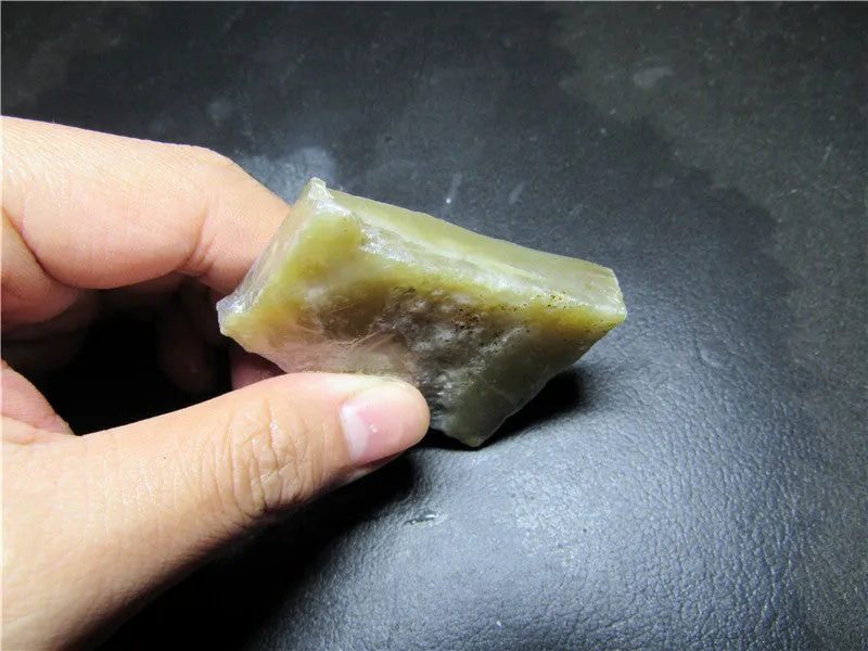 Natural Kunlun Jade Rough Nephrite Raw (52.97g, 49X42X10mm)