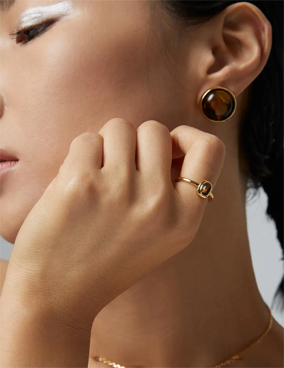 Round Tiger Eye Stone Stud Earrings
