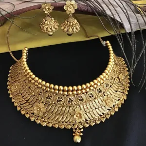 Traditional Antique Gold Finish Choker Set